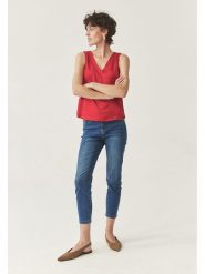TATUUM Bluzka w kolorze czerwonym rozmiar: 38. Czerwone bluzki damskie TATUUM, bez wzorów, z wiskozy, bez kołnierzyka, bez ramiączek. Za 91.56 zł.