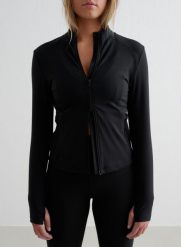 Damska kurtka jedwabista, second skin, dwusuwowy zamek Sense czarna. Czarne kurtki sportowe damskie Aim'n, xs, bez wzorów, z elastanu, bez kaptura. Za 339.00 zł.