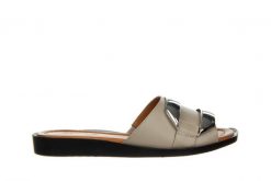 Klapki Bayla-161 037 34 04 Hat 161450, Szary, Skóra naturalna - 40. Szare klapki damskie Bayla, z aplikacjami, z materiału, bez obcasa, bez zapięcia. W wyprzedaży za 152.10 zł.