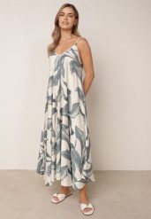 Niebieska Rozkloszowana Sukienka z Wiskozy na Ramiączkach w Roślinny Wzór Yorenne. Niebieskie sukienki damskie Born2be, bez wzorów, z materiału, eleganckie, bez ramiączek. Za 119.99 zł.