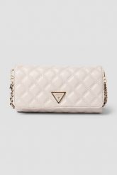 GUESS Biały portfel damski na łańcuszku Giully II Mini. Białe portfele damskie Guess, z aplikacjami, ze skóry ekologicznej. W wyprzedaży za 387.99 zł.
