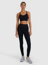 4F Legginsy treningowe bezszwowe damskie - czarne M/L. Czarne legginsy damskie 4F, l, bez wzorów, z dzianiny. Za 129.99 zł.