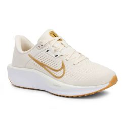 Buty do biegania damskie Nike Quest 6. Białe obuwie sportowe damskie Nike, bez zapięcia, do biegania. Za 337.25 zł.