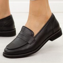 Czarne skórzane półbuty damskie M.Daszyński 25128-4. Czarne półbuty damskie M.Daszyński, na jesień, bez wzorów, z jeansu, z okrągłym noskiem, bez obcasa, na płaskiej podeszwie, bez zapięcia. Za 219.00 zł.