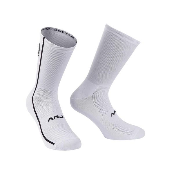 Skarpety rowerowe NORTHWAVE Apres Race Sock 18 cm biały. Białe skarpetki damskie Northwave, bez wzorów. Za 39.00 zł.