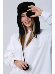 Lucky Bees Czapka w kolorze czarnym rozmiar: onesize. Czarne czapki damskie Lucky Bees, bez wzorów, z futra. Za 43.99 zł.