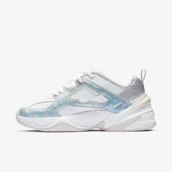 Sneakersy damskie Nike M2K TEKNO. Białe obuwie sportowe damskie Nike, bez zapięcia. Za 319.99 zł.