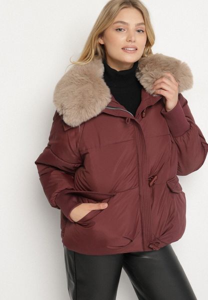Bordowa Puchowa Kurtka Pikowana z Futrzanym Kołnierzem Lanivela. Czerwone kurtki damskie Born2be, na zimę, l, bez wzorów, z futra, bez kaptura. Za 234.99 zł.