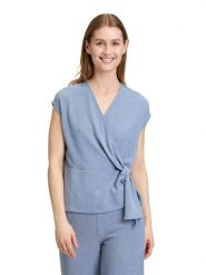 CARTOON Koszulka w kolorze błękitnym rozmiar: 40. Niebieskie bluzki damskie Cartoon, bez wzorów, bez kołnierzyka, bez ramiączek. Za 104.99 zł.