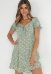 Jasnozielona Sukienka Abin. Zielone sukienki damskie Born2be, z aplikacjami, vintage, bez ramiączek. W wyprzedaży za 84.99 zł.