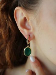 Pierres delicates Pozłacane kolczyki-kreole z agatami i cyrkoniami rozmiar: onesize. Zielone kolczyki damskie Pierres delicates, z agatem, pozłacane. Za 92.21 zł.
