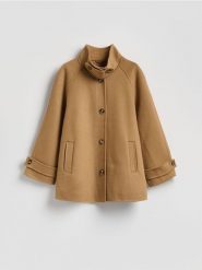 Płaszcz handmade z wełną - beżowy. Brązowe płaszcze damskie Reserved, l, bez wzorów, z tkaniny, bez kaptura. Za 459.99 zł.