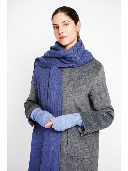 William de Faye Szal w kolorze niebieskim rozmiar: onesize. Niebieskie szaliki damskie William de Faye, bez wzorów, z materiału. Za 113.99 zł.