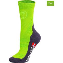 Skarpety trekkingowe (2 pary) "Mid Cut Socks II" w kolorze jaskrawozielonym. Zielone skarpetki chłopięce Trollkids, z materiału. W wyprzedaży za 29.95 zł.