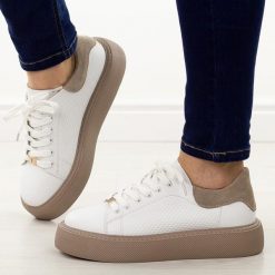 Białe skórzane półbuty damskie Filippo Dp7502/26. Białe półbuty damskie Filippo, na jesień, bez wzorów, z jeansu, bez obcasa, na platformie, bez zapięcia. Za 249.00 zł.