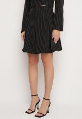 Czarna Spódnica w Delikatne Paski o Rozkloszowanym Kroju z Plisami Redamara. Czarne spódnice damskie Born2be, na co dzień, l, bez wzorów, eleganckie, mini. Za 74.99 zł.