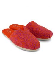 TOMS Klapki w kolorze czerwonym rozmiar: 42,5. Czerwone klapki damskie TOMS, bez wzorów, bez obcasa, bez zapięcia. Za 144.95 zł.