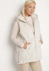 Biała Przejściowa Kamizelka z Pikowanymi Przeszyciami i Kapturem Fesolira. Białe kamizelki damskie Born2be, plus size, bez wzorów, z jeansu. Za 139.99 zł.