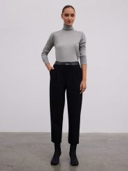 BGN Spodnie w kolorze czarnym rozmiar: 36. Czarne spodnie materiałowe damskie BGN, bez wzorów, z materiału. Za 115.24 zł.