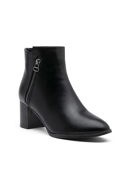 Foreverfolie Botki w kolorze czarnym rozmiar: 40. Czarne botki damskie Foreverfolie, eleganckie, bez obcasa, bez zapięcia. Za 165.95 zł.