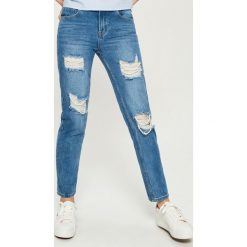 Jeansy slim boyfriend z dziurami - Niebieski. Niebieskie jeansy damskie Sinsay. W wyprzedaży za 79.99 zł.
