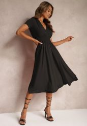 Czarna Sukienka Taliowana z Kopertowym Dekoltem o Rozkloszowanym Kroju Rimadea. Czarne sukienki damskie Renee, bez wzorów, eleganckie, bez ramiączek. W wyprzedaży za 135.99 zł.