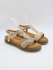 Bellucci Sandały w kolorze złotym rozmiar: 41. Żółte sandały damskie Bellucci, bez wzorów, z otwartym noskiem, bez obcasa, bez zapięcia. Za 86.99 zł.