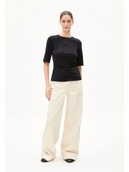 Armedangels Koszulka "Traslaraa" w kolorze czarnym rozmiar: L. Czarne koszulki damskie ARMEDANGELS, l, bez wzorów, z bawełny, bez kołnierzyka, bez ramiączek. Za 96.14 zł.