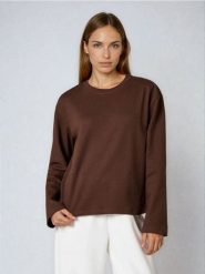 Bawełniana koszulka z gęstego splotu Interlock - brązowy. Brązowe koszulki damskie Sinsay, l, bez wzorów, z bawełny, bez kołnierzyka, bez ramiączek. Za 29.99 zł.