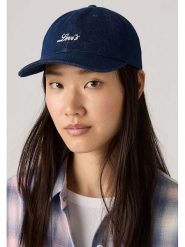 Levi's Czapka w kolorze granatowym rozmiar: onesize. Niebieskie czapki z daszkiem damskie Levi's, bez wzorów, z bawełny. Za 60.99 zł.