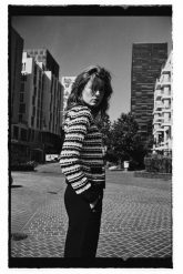 Kardigan w paski czarny. Czarne kardigany damskie MOODO, l, bez wzorów, z poliesteru. Za 149.99 zł.