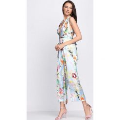 Niebieski Kombinezon Secret Garden. Niebieskie kombinezony damskie Born2be, na lato. Za 129.99 zł.