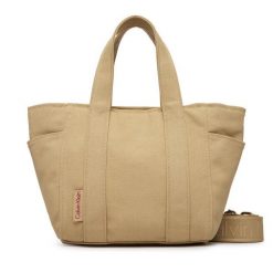 Torebka Calvin Klein. Brązowe torebki klasyczne damskie Calvin Klein, bez dodatków. Za 489.99 zł.