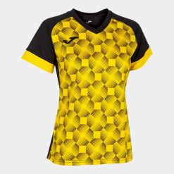 Koszulka do piłki nożnej damska Joma Supernova III. Czarne bluzki damskie Joma, l, bez wzorów, sportowe, bez kołnierzyka, bez ramiączek. W wyprzedaży za 83.00 zł.