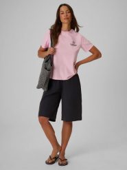 4F Spodenki casual z modalem damskie - czarne L. Czarne spodenki sportowe damskie 4F, l, bez wzorów, z materiału, z podwyższonym stanem, trekkingowe. Za 169.99 zł.