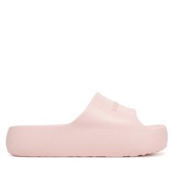Klapki Tommy Jeans. Czerwone klapki damskie Tommy Jeans, bez wzorów, z jeansu, bez obcasa, bez zapięcia. Za 159.99 zł.