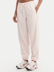 Reebok Spodnie dresowe Galina RK25518CCW Różowy Relaxed Fit. Czerwone spodnie dresowe damskie Reebok, m, bez wzorów, z dresówki. Za 219.99 zł.