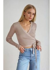 Monki Bluzka w kolorze beżowym rozmiar: S. Brązowe bluzki damskie Monki, s, bez wzorów, bez kołnierzyka, bez ramiączek. Za 48.39 zł.