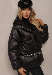 Czarna Casualowa Kurtka z Pikowanymi Przeszyciami Kapturem i Kieszeniami Tinnetia. Czarne kurtki damskie Renee, na jesień, m, bez wzorów, z jeansu. Za 174.99 zł.