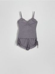 Dwuczęściowa piżama - ciemnoszary. Szare piżamy damskie Reserved, bez wzorów, z tkaniny, bez ramiączek. W wyprzedaży za 49.99 zł.