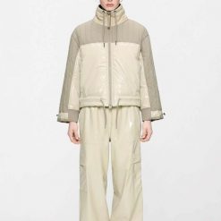 Kurtka RAINS KOYA VISION Beżowy. Brązowe kurtki damskie Rains, s, bez wzorów, z syntetyku, bez kaptura. Za 555.99 zł.