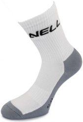 Wysokie skarpety sportowe Nell Multisport białe. Białe skarpetki damskie ENELL, bez wzorów, z bawełny. Za 92.99 zł.