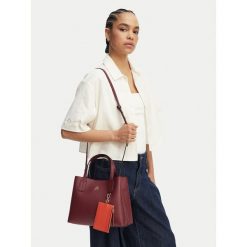 Torebka Tommy Hilfiger. Brązowe kuferki damskie Tommy Hilfiger, bez wzorów, bez dodatków. Za 649.99 zł.