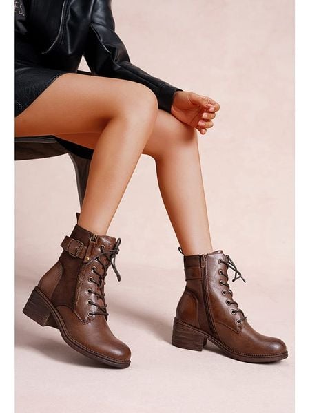 Foreverfolie Botki w kolorze brązowym rozmiar: 36. Brązowe botki damskie Foreverfolie, eleganckie, bez obcasa, bez zapięcia. Za 122.96 zł.
