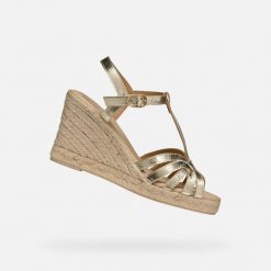 Sandały GEOX D GELSA Złoty. Żółte sandały damskie Geox, bez wzorów, ze skóry, bez obcasa, bez zapięcia. Za 436.99 zł.