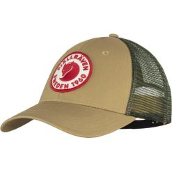 Czapka z daszkiem Fjallraven 1960 Logo Långtradarkeps. Brązowe czapki z daszkiem damskie Fjällräven, na lato, bez wzorów, z bawełny. Za 159.49 zł.