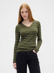 GAP Koszulka w kolorze khaki rozmiar: XL. Brązowe bluzki damskie GAP, xl, bez wzorów, bez kołnierzyka, bez ramiączek. Za 83.42 zł.