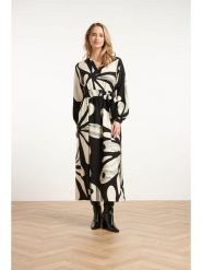 Smashed Lemon Sukienka w kolorze czarnym rozmiar: 3XL. Czarne sukienki damskie Smashed Lemon, bez wzorów, z tkaniny, bez ramiączek. Za 143.99 zł.