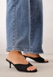 Czarne Minimalistyczne Klapki z Imitacji Zamszu na Kaczuszce Zellenis. Czarne klapki damskie Born2be, bez wzorów, z jeansu, bez obcasa, na obcasie, bez zapięcia. Za 89.99 zł.