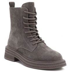 Skórzane botki damskie workery zamsz khaki Sergio Leone TR-02. Brązowe botki damskie Sergio Leone, ze skóry, bez obcasa, bez zapięcia. Za 209.99 zł.